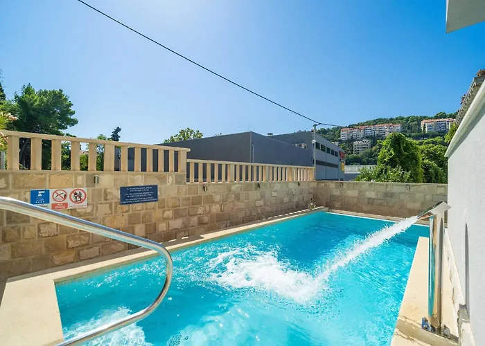 Aura - Comfort 7 With Shared Swimming Pool 아파트