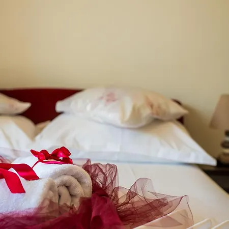 Aura - Comfort 7 With Shared Swimming Pool *