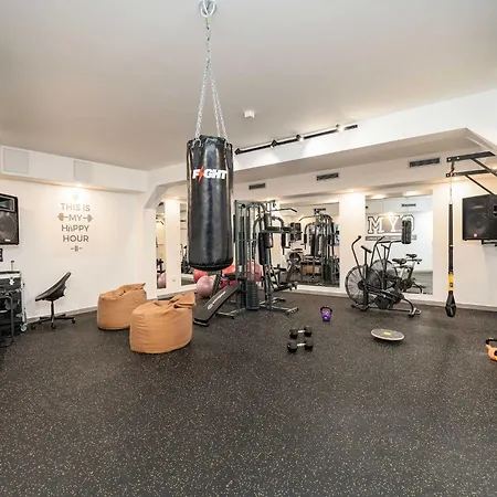 Aura - Comfort 7 With Shared Swimming Pool *