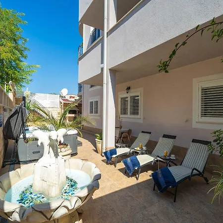 Διαμέρισμα Aura - Comfort 7 With Shared Swimming Pool