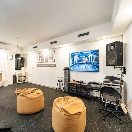 Apartment Aura - Comfort 7 With Shared Swimming Pool