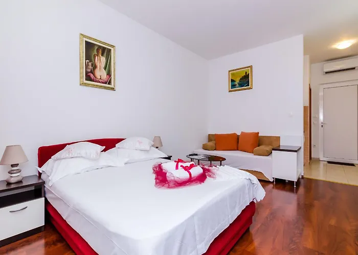 Aura - Comfort 7 With Shared Swimming Pool Apartmán