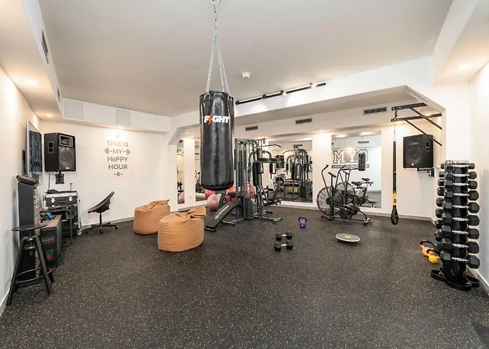 Aura - Comfort 7 With Shared Swimming Pool *