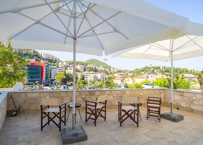 Aura - Comfort 7 With Shared Swimming Pool *